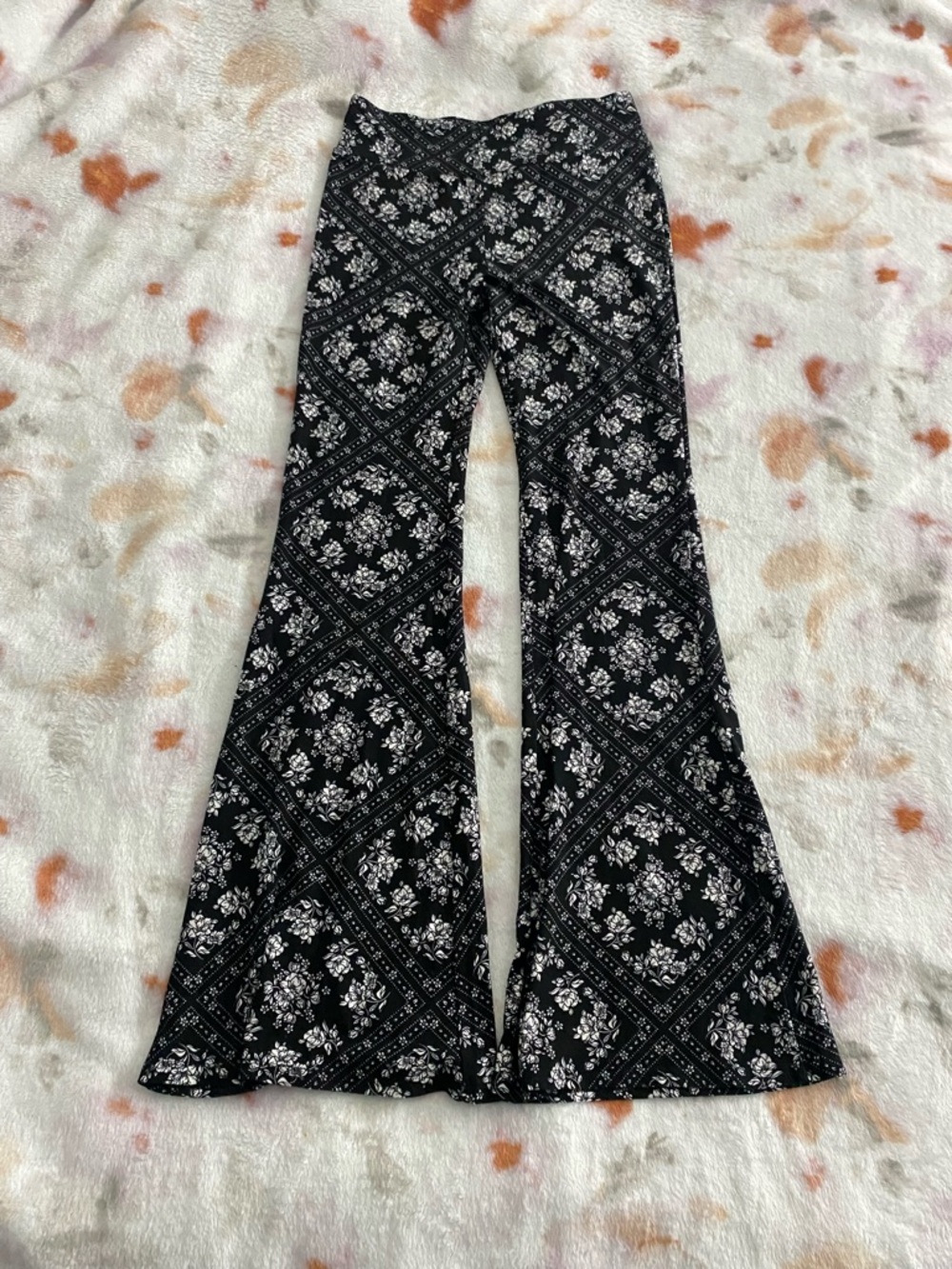 Black Floral bandanna Flare leggings
